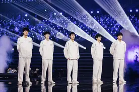 英文解说评级MSI战队：BLG世界第一，强于GEN和T1！TES和G2同水平图片