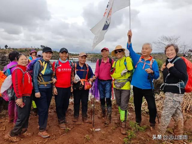 徒步石林蓑衣山、赏水上石林,遇降雨淅淅沥沥,收获特别的体验