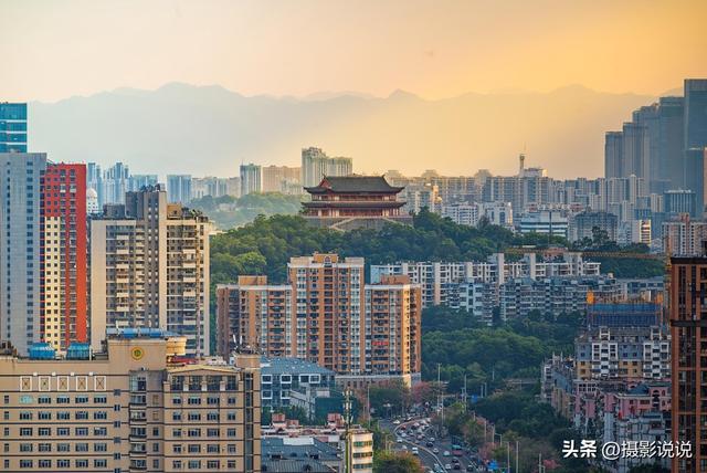 中国醉美地标集：贡嘎雪山、九寨沟、洱海、鸣沙山、万佛塔