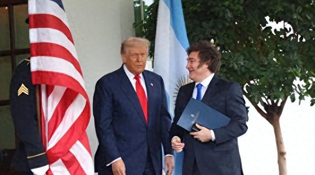 阿根廷大豆关税一夜归零！10艘中国货船掉头抢粮，全用人民币结算