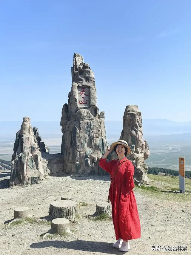 自驾新疆,从哈密到阜康,分享一条小众路线,车少景美(1)