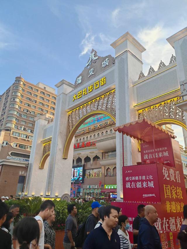 见到赛里木湖的蓝，才明白什么叫“眼睛会怀孕”