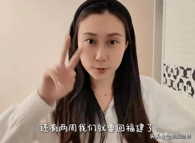 水均益泉州给女儿带娃，与前妻18年后再同框	，主动搭话对方却不理