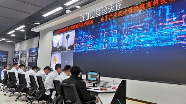 技不如人？中美卫星拍对方航母，美国的一清二楚，为啥中国很模糊
