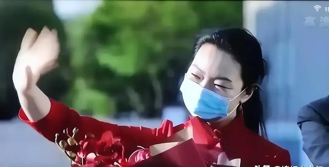 叶光富大校，妻子李璇露面，貌美如花，身份不一般