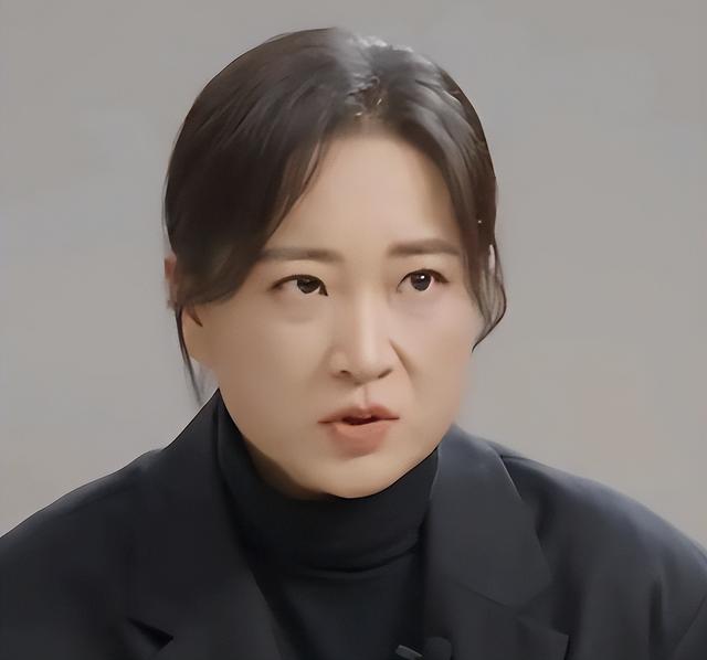 退出春晚解散公司	，被“综艺”开除，44岁贾玲近况曝光，面相变了