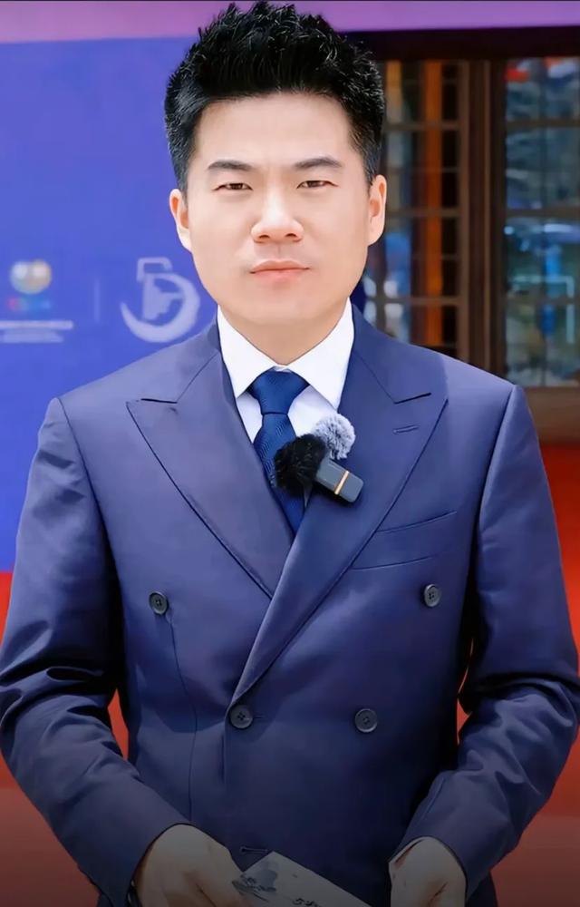 董宇辉的爆火是复制不来的、文华底色和知行合一是他的终极壁垒