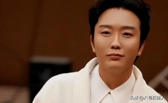 善恶终有报！47岁“跌落神坛”的李玉刚	，终是活成了“跳梁小丑”