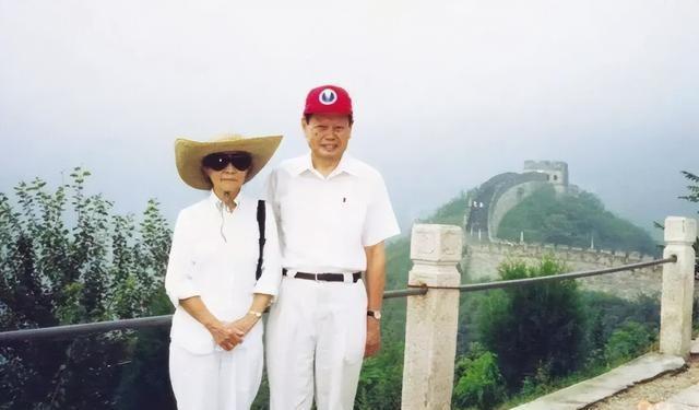 杨振宁去世仅3天，令人担忧的事发生了，原来翁帆一个字都没说错
