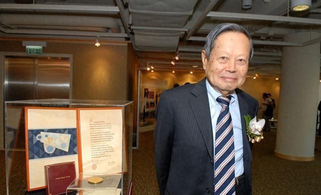 翁帆也没想到，丈夫杨振宁去世后，竟因生前一个举动再次口碑暴涨