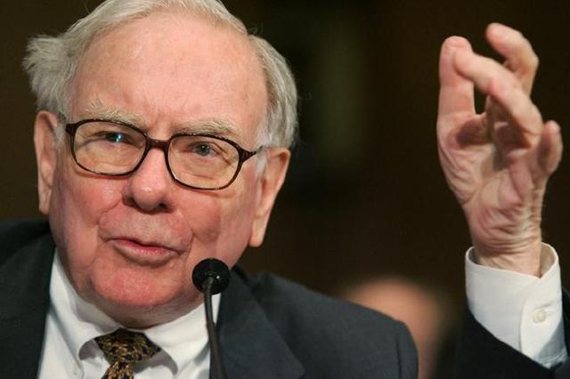 95岁巴菲特自曝三次死里逃生，前妻为他介绍新欢，财产分配出炉