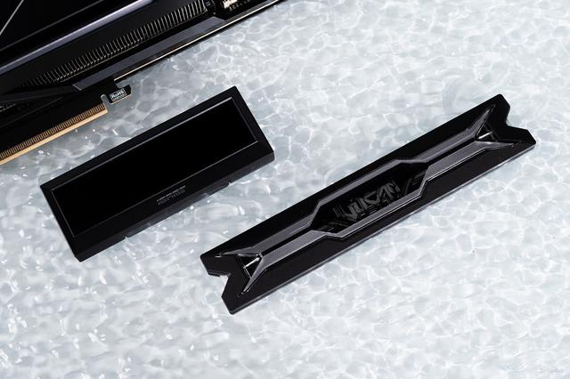 iGame RTX 5090 D v2火神显卡评测：凌厉方正硬汉！性能依旧能打！