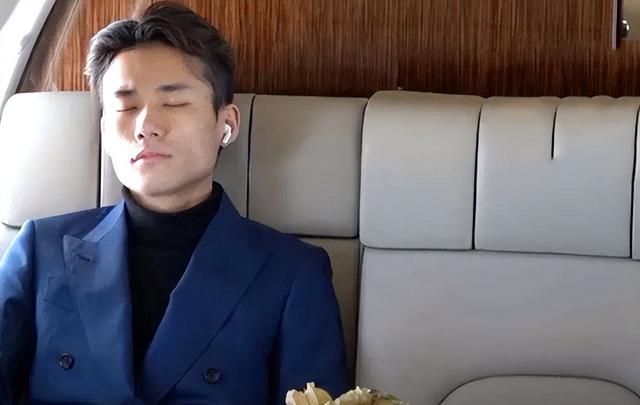 5年前，靠倒卖口罩一年赚60亿元，住5万一夜酒店的他	，如今咋样了