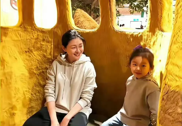 小玥儿长大了，简直就是小版的大S