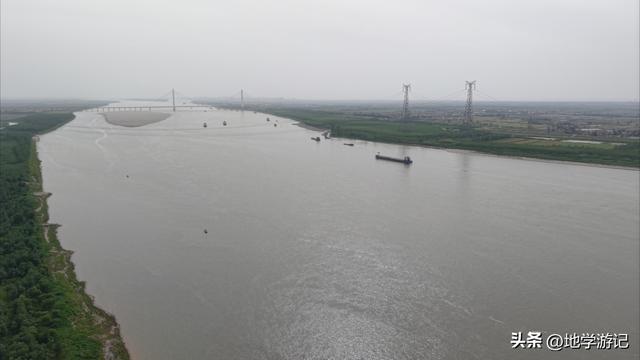 苏轼笔下的赤壁江景竟然与实景不符，是过度渲染还是其他原因？
