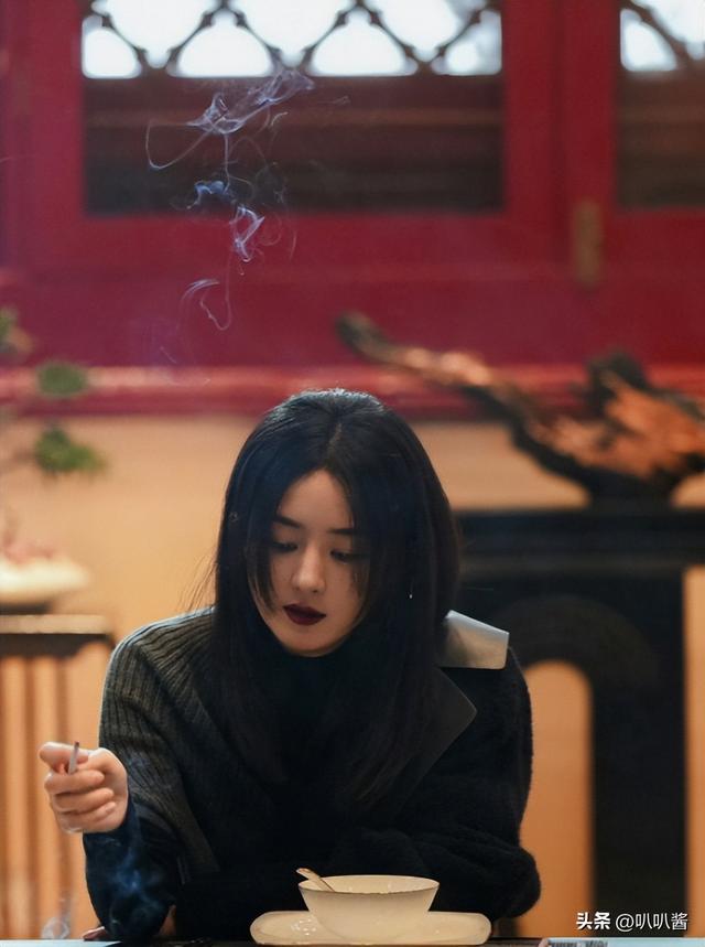 和赵德胤恋情真相大白半年，央视3天2次点名赵丽颖，冯绍峰没说错