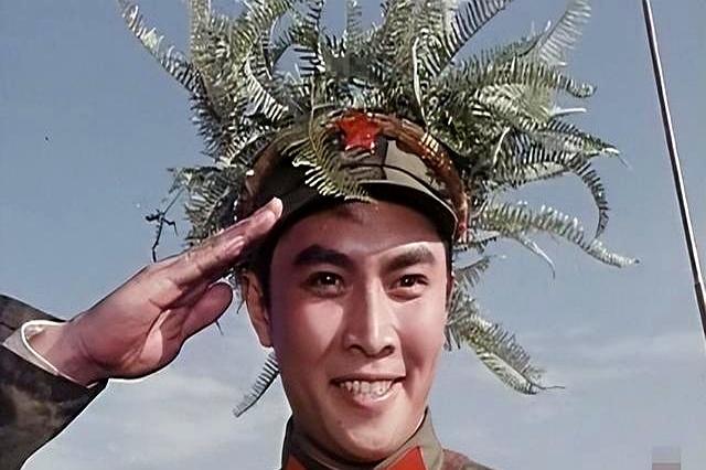 没料到。73岁唐国强，因“93阅兵”后的一个举动，“口碑暴涨”！