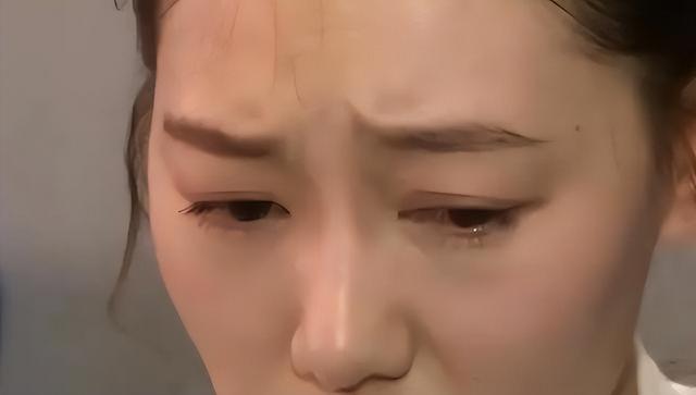 私生活混乱？遭央视“开除”？被传与小尼结婚的她，现状究竟如何