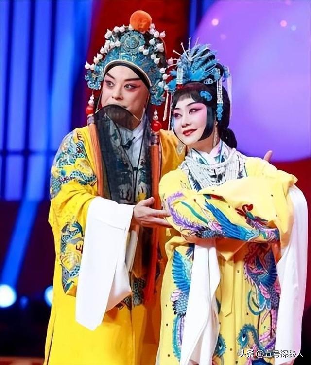 至今未婚未育，身边却有男人陪了近27年!59岁的李胜素才是真清醒