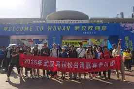 肩并肩跑过那条“母亲河”图片