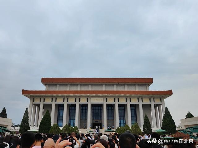 2025年7月22日，北京毛主席纪念堂前发生的真实场景，大家看看吧