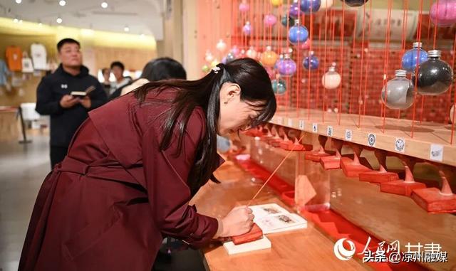 甘肃文旅新玩法大赏！去沙漠种树、当“壁画师”、看万面镜子追太阳……