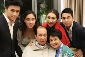 赌王最大的女儿可以给最小的女儿做奶奶，何超英47年，何超欣99年图片