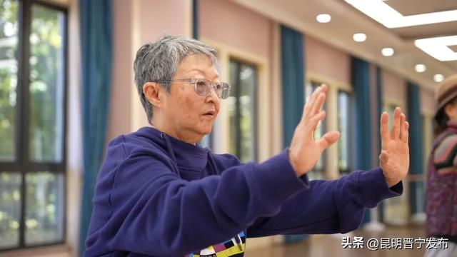 华裔老人杨晶在晋宁的康旅生活