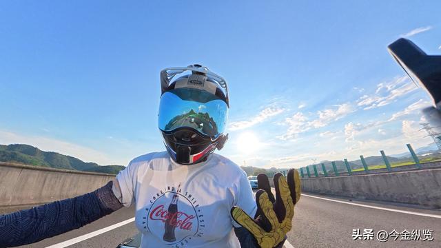 2025户外影像不再拼性能，大疆影石掀起只玩不拍新潮流	，精彩全收