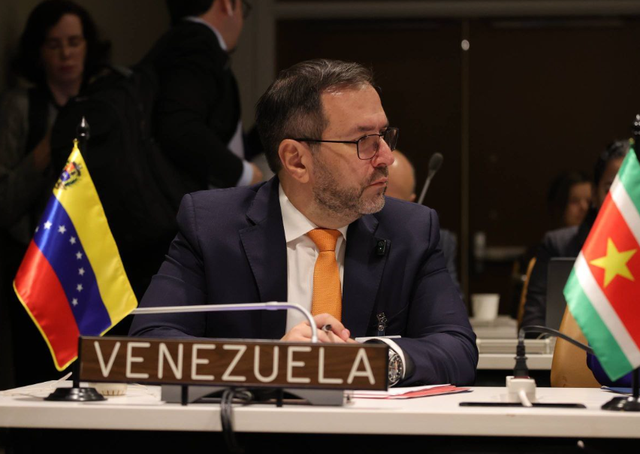 美航母舰队进战位，委电话打到北京，救不救马杜罗？王毅斩钉截铁