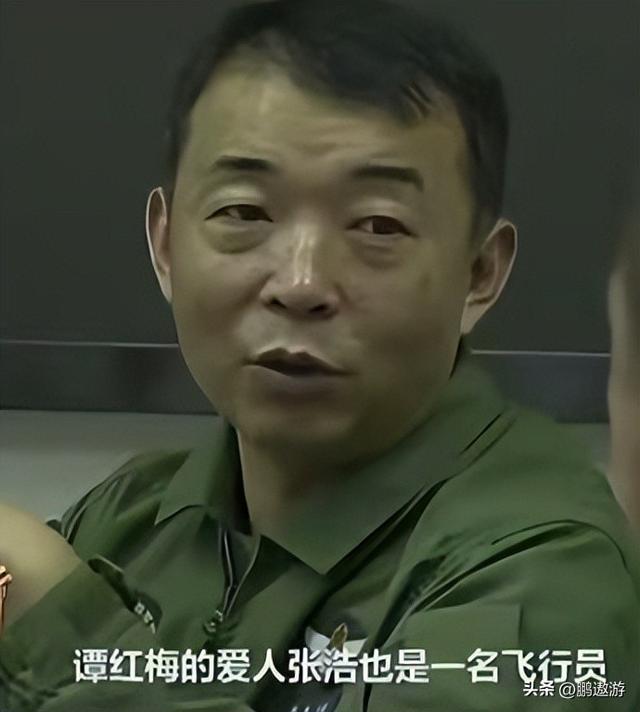 阅兵上运20女机长找到了！又美又飒，丈夫更强，履历让人心服口服