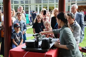 江南丝竹在欧洲奏响《但愿人长久》，上海非遗走进布鲁塞尔和巴黎图片