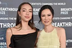 邓文迪带女儿走红毯，小女儿穿吊带身高近185，化亚裔妆满眼杀气 ​​​图片