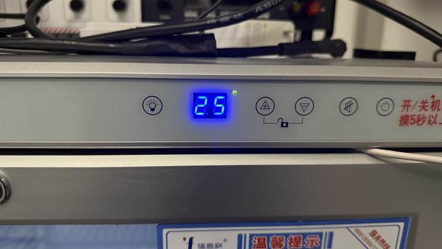 六款苹果原装充电器对决，iPhone 17到底选哪个？