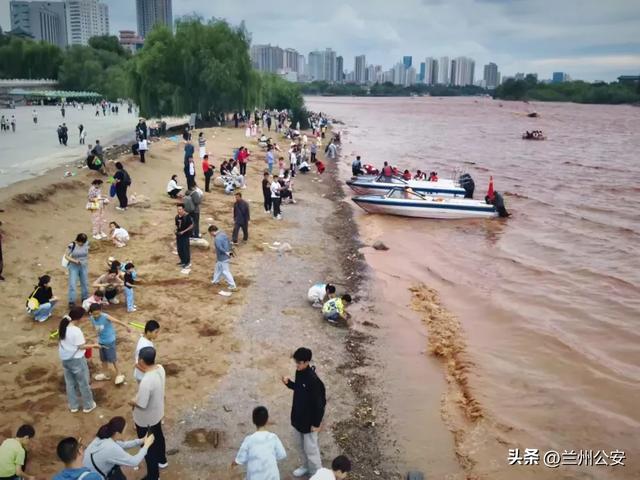 中山桥警务站：守护黄河风情线的“平安灯塔”
