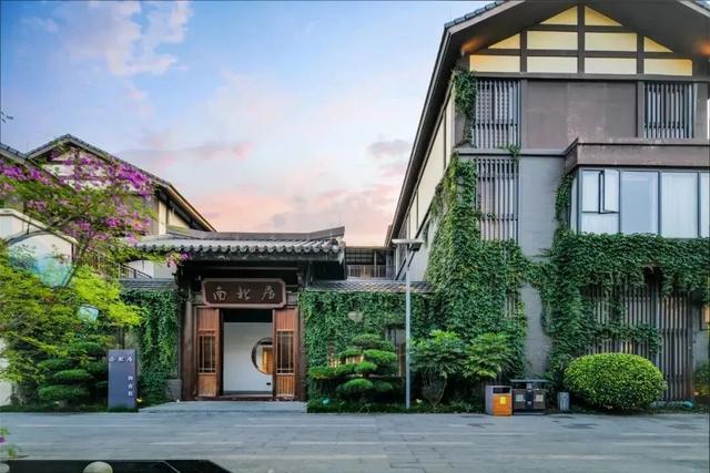 5分钟到达新兴南站！凭高铁票住房享9折优惠、泡汤泉低至¥48元/人！来禅域小镇玩转两天一夜！