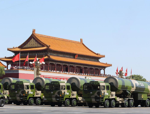 原来九三阅兵的解说是她！23岁登上央视，47岁坚守岗位仍旧单身