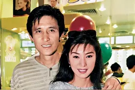 一见钟情，2年后相恋，相守26年后，他因病离世，她用余生怀念图片