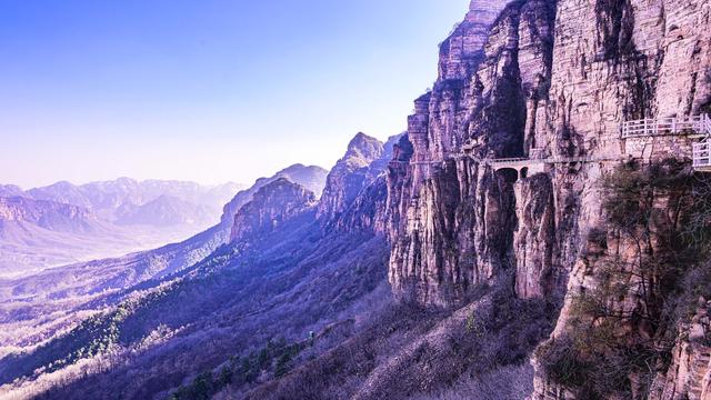 游东太行，望群山 ，感悟‘云海翻腾走龙蛇，绝壁生辉见奇峰’