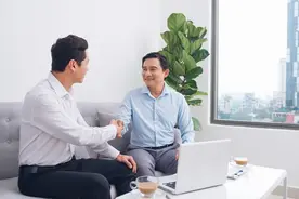 老领导儿子结婚，给所有人发请帖唯独没有我，我主动送礼懵了图片