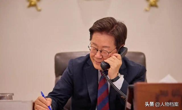 首个拒绝出席阅兵的总统出现？正式通告全球，还好中方留了一手