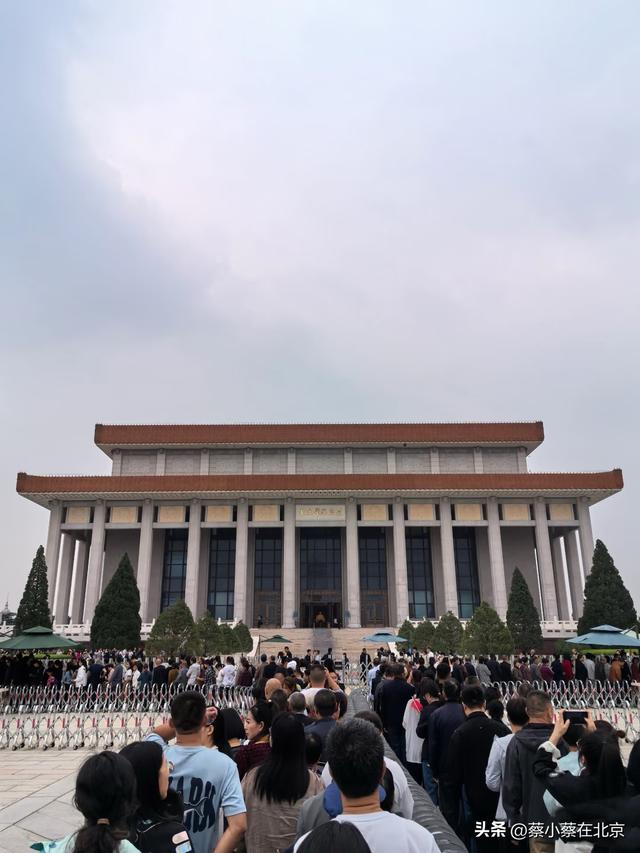 2025年7月17日，北京毛主席纪念堂前发生的真实场景，大家看看吧