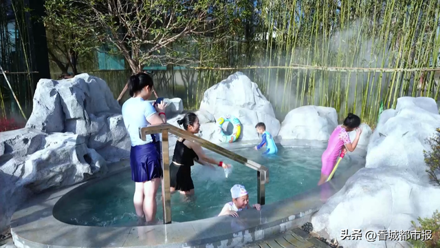 华中地区首家大型温泉水汇综合体在咸宁建成开业