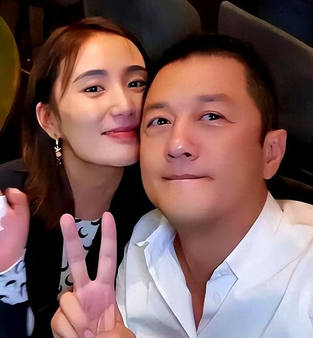 李亚鹏官宣离婚不到24小时，令人恶心的一幕发生了，汪峰也遭殃