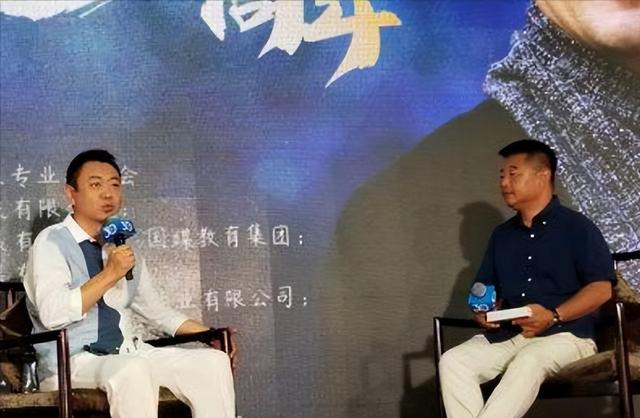 私生活混乱？被传10年换5任妻子，从央视离职的他，如今怎么样了