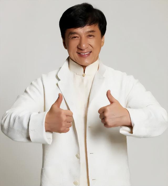 官媒对成龙的称呼变了，三字之差释放强烈信号，王晶的话有人信了