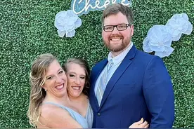 美国连体双胞胎嫁给同一个男人！共用身体34年，还要一起生孩子？图片