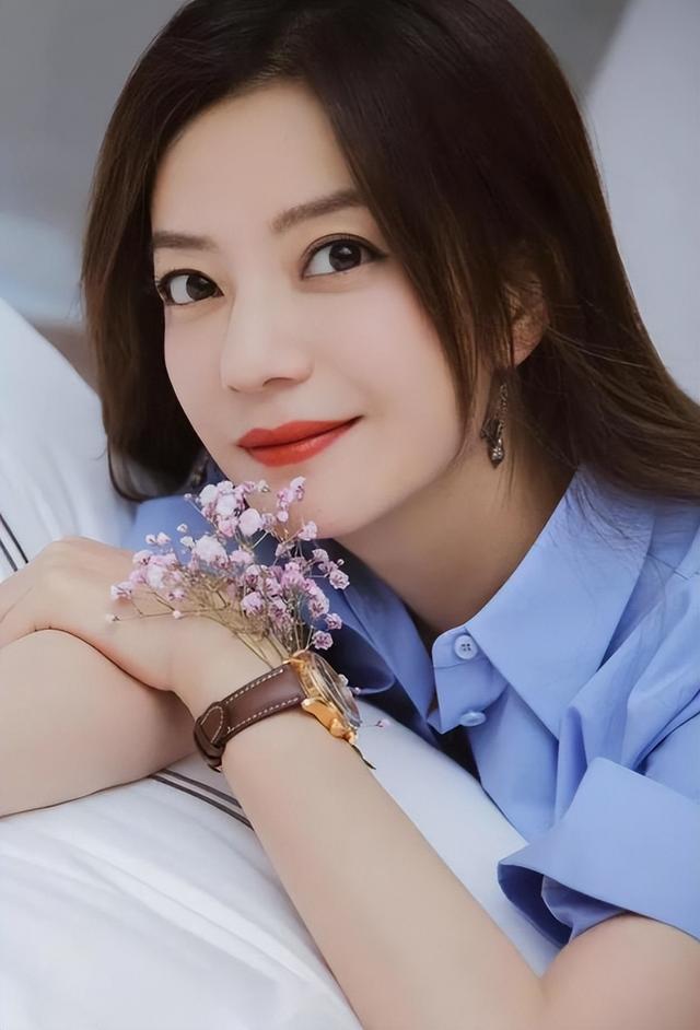 黄晓明公开点名才几天，赵薇近况接连曝光，有一点4年前就注定