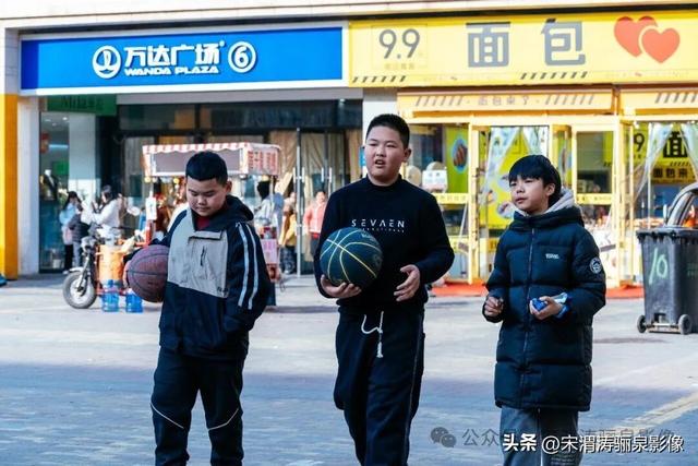 陕西渭南：冬至日的四季色调和万达广场的人间实像