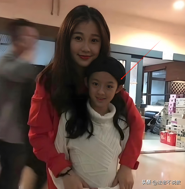 拔出萝卜带出泥！“诅咒”袁隆平，贪污15亿的她，这次惹众怒了！